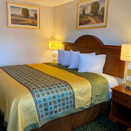 Harrisonville Inn & Suites Bagian luar foto