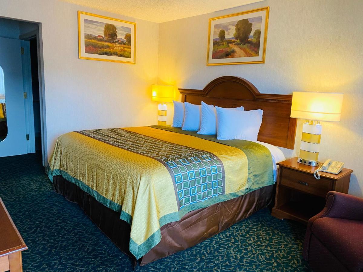 Harrisonville Inn & Suites Bagian luar foto