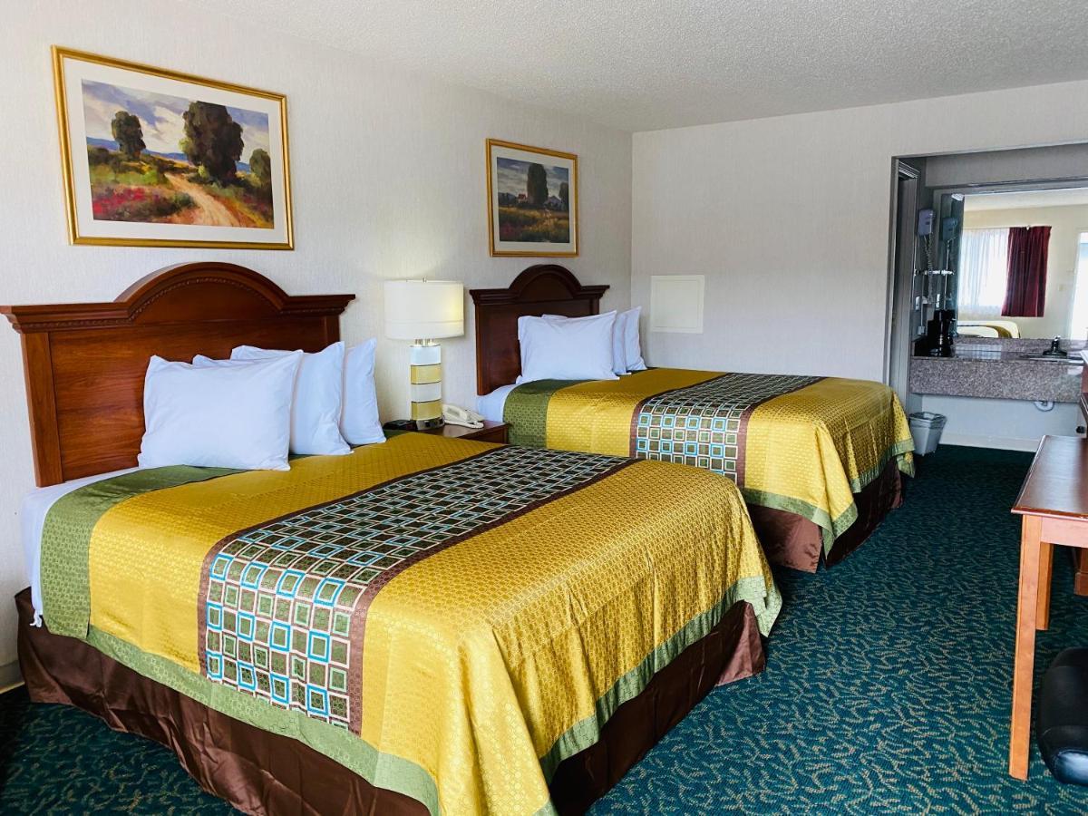 Harrisonville Inn & Suites Bagian luar foto