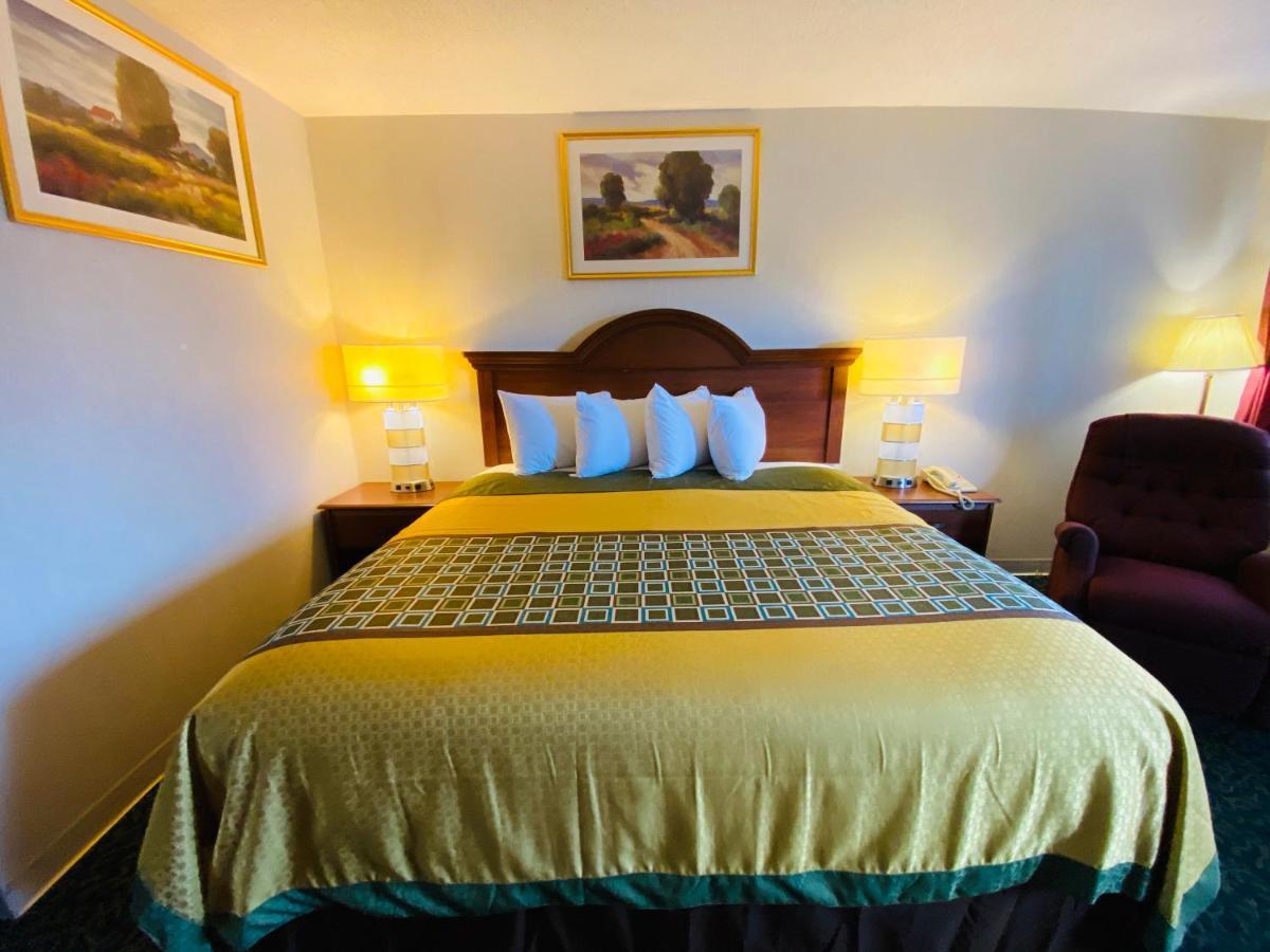 Harrisonville Inn & Suites Bagian luar foto