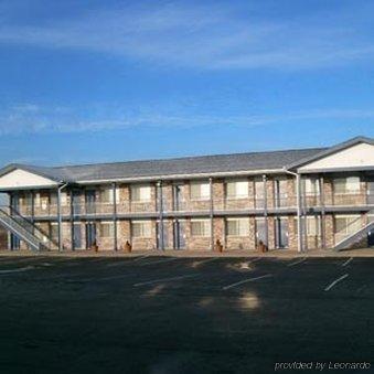 Harrisonville Inn & Suites Bagian luar foto