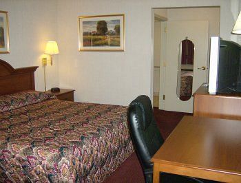 Harrisonville Inn & Suites Bagian luar foto