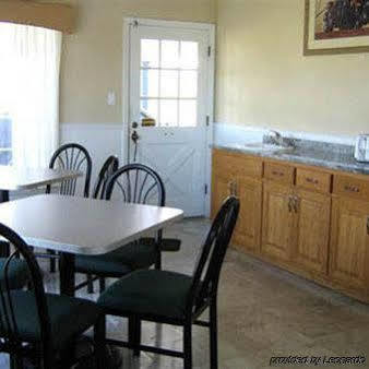 Harrisonville Inn & Suites Bagian luar foto